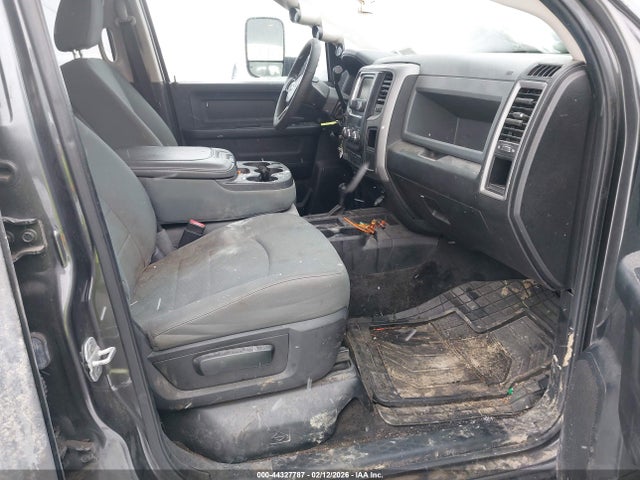 44327787 :رقم المزاد ، 3C6UR5CL6EG144303 vin ، 2014 Ram 2500 Tradesman مزاد بيع