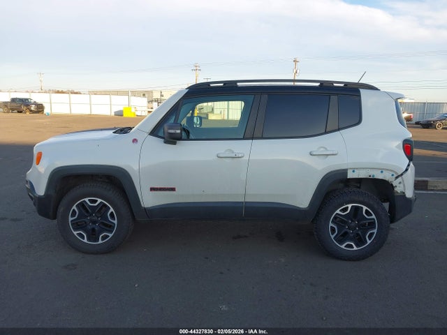 44327830 :رقم المزاد ، ZACCJBCT4GPC94518 vin ، 2016 Jeep Renegade Trailhawk مزاد بيع