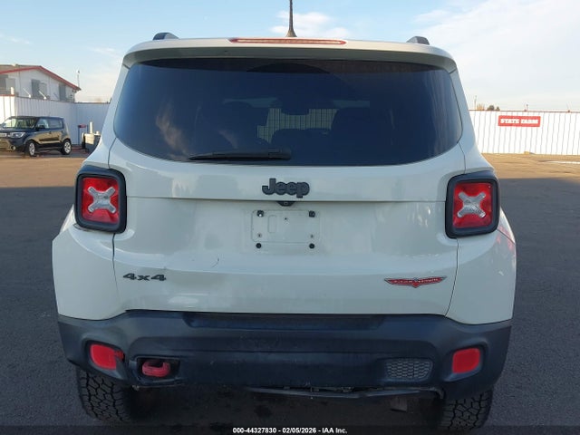 44327830 :رقم المزاد ، ZACCJBCT4GPC94518 vin ، 2016 Jeep Renegade Trailhawk مزاد بيع