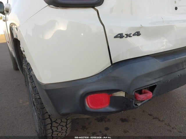 44327830 :رقم المزاد ، ZACCJBCT4GPC94518 vin ، 2016 Jeep Renegade Trailhawk مزاد بيع