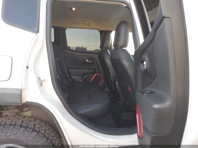 44327830 :رقم المزاد ، ZACCJBCT4GPC94518 vin ، 2016 Jeep Renegade Trailhawk مزاد بيع