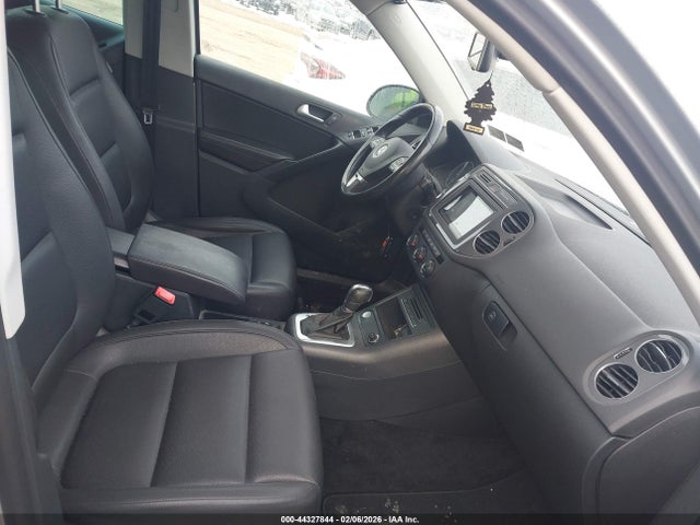 WVGSV7AX2HK018719 Volkswagen Tiguan 2.0t Wolfsburg Edition
