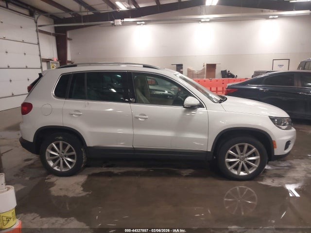 2017 Volkswagen Tiguan 2.0t Wolfsburg Edition მანქანა იყიდება აუქციონზე, vin: WVGRV7AX9HK003259, აუქციონის ნომერი: 44327857