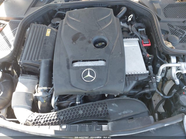 44327897 :رقم المزاد ، 55SWF4KB8FU008919 vin ، 2015 Mercedes-benz C 300 Luxury 4matic مزاد بيع