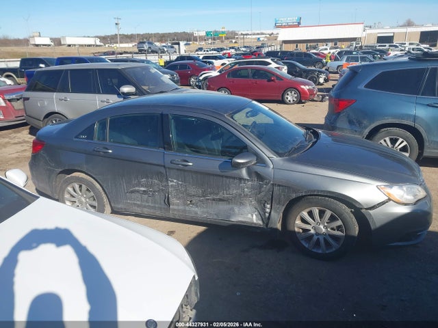 Продажа на аукционе авто 2012 Chrysler 200 Touring, vin: 1C3CCBBB6CN299861, номер лота: 44327931