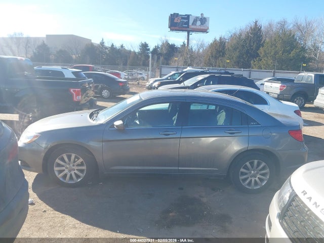 Продажа на аукционе авто 2012 Chrysler 200 Touring, vin: 1C3CCBBB6CN299861, номер лота: 44327931