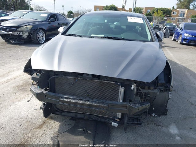 5NPE24AFXJH702972 Hyundai SONATA SE