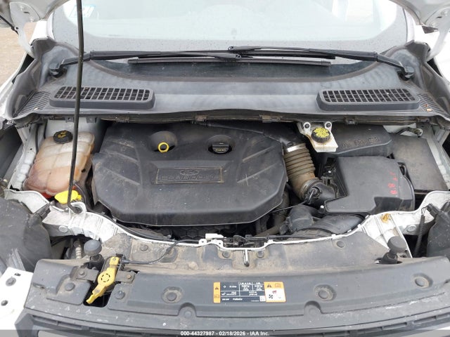 1FMCU9G92GUA22459 Ford ESCAPE SE