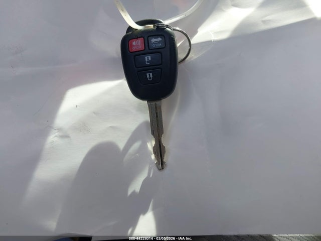 2T1BURHE0GC643949 Toyota COROLLA LE