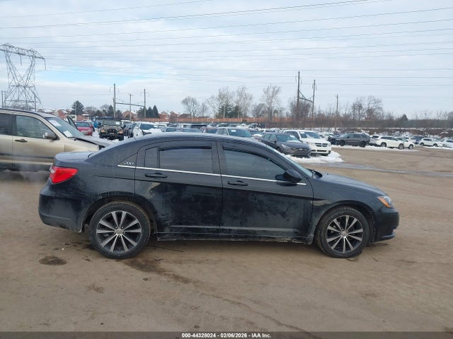 Chrysler 200 Touring 2014 1C3CCBBG9EN158474 Image 13
