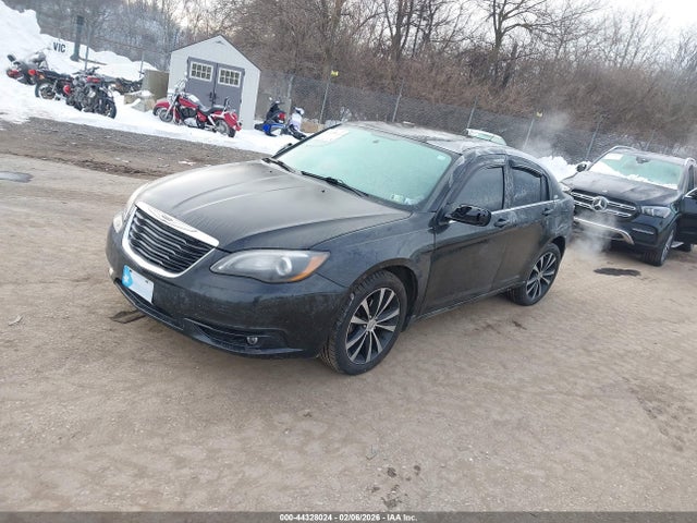 Chrysler 200 Touring 2014 1C3CCBBG9EN158474 Image 2