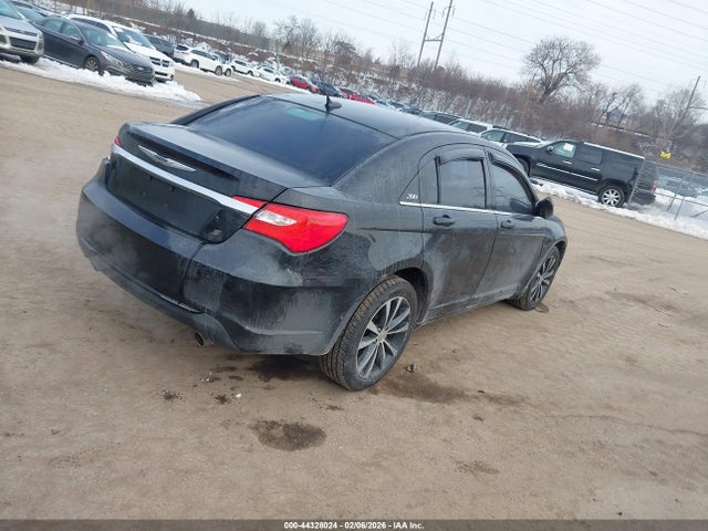 Chrysler 200 Touring 2014 1C3CCBBG9EN158474 Image 4