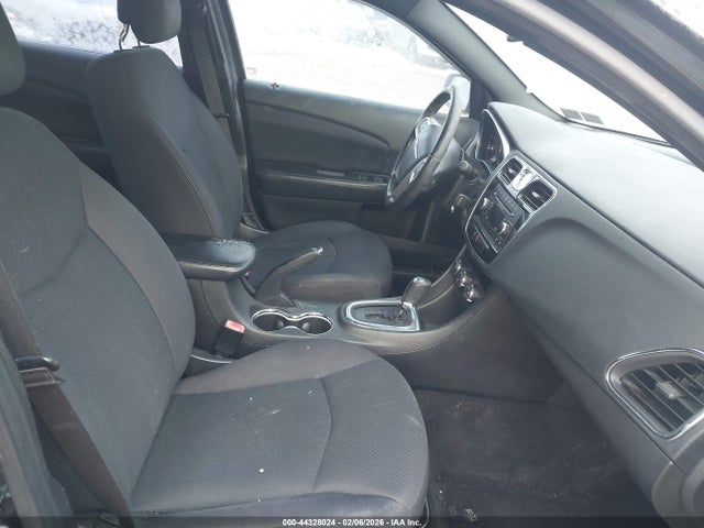 Chrysler 200 Touring 2014 1C3CCBBG9EN158474 Image 5