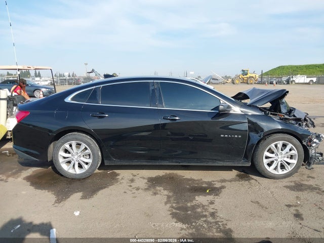1G1ZD5ST4LF122807 Chevrolet Malibu Fwd Lt