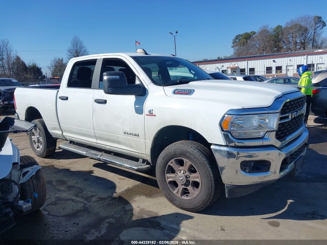 44328182 :رقم المزاد ، 3C6UR5DLXRG106027 vin ، 2024 Ram 2500 مزاد بيع