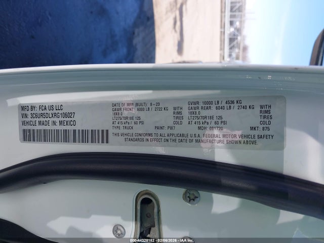 44328182 :رقم المزاد ، 3C6UR5DLXRG106027 vin ، 2024 Ram 2500 مزاد بيع