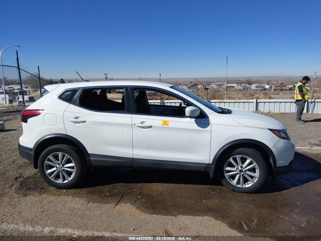 JN1BJ1CP1JW162208 Nissan Rogue Sport S