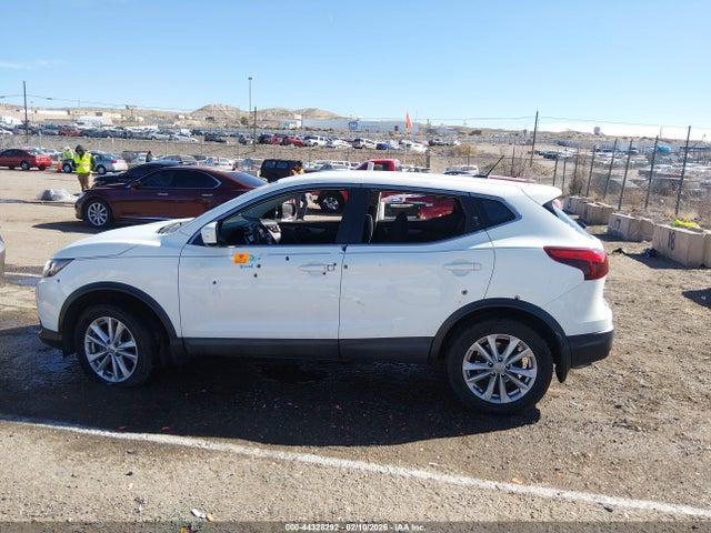 JN1BJ1CP1JW162208 Nissan Rogue Sport S