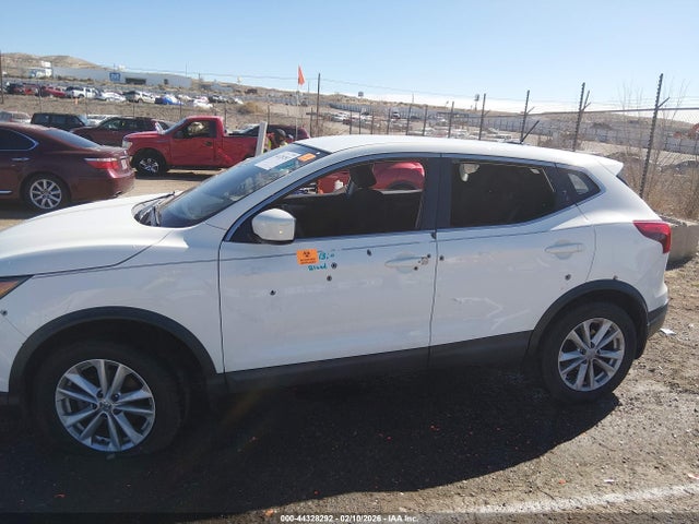 JN1BJ1CP1JW162208 Nissan Rogue Sport S