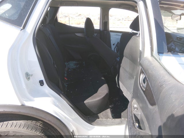 JN1BJ1CP1JW162208 Nissan Rogue Sport S