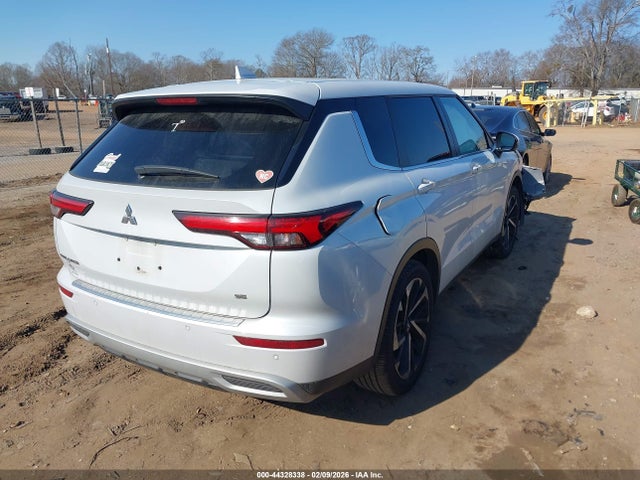 2022 MITSUBISHI OUTLANDER JA4J3UA8XNZ011303 Photo 3