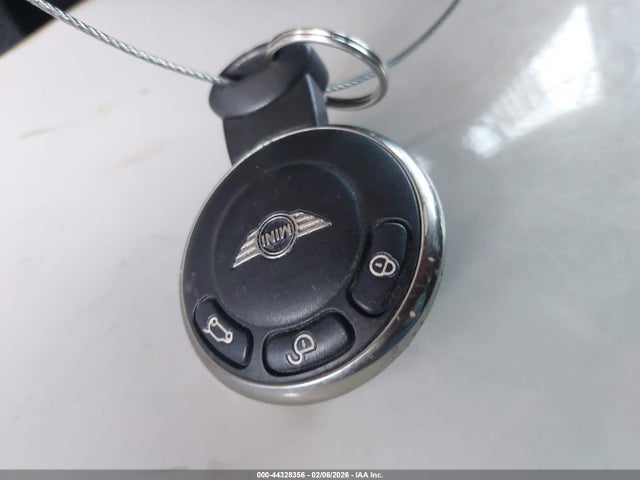 2008 MINI COOPER S WMWMF73548TV32665 Photo 10