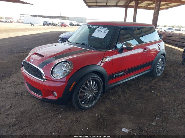 2008 MINI COOPER S WMWMF73548TV32665 Photo 1