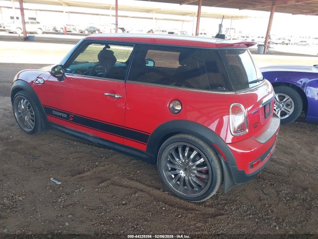 2008 MINI COOPER S WMWMF73548TV32665 Photo 2