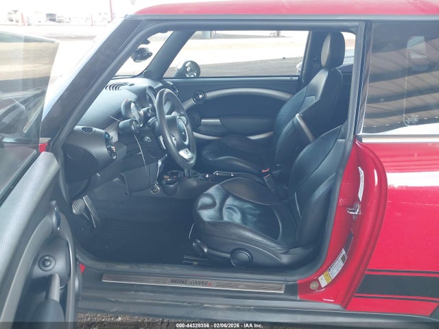 2008 MINI COOPER S WMWMF73548TV32665 Photo 4