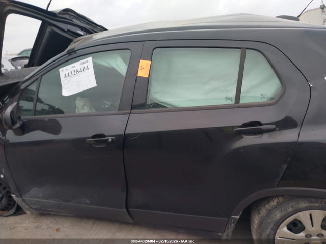 3GNCJKSB7JL186992 Chevrolet TRAX LS