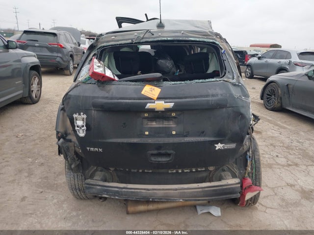 3GNCJKSB7JL186992 Chevrolet TRAX LS