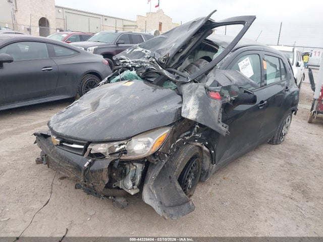 3GNCJKSB7JL186992 Chevrolet TRAX LS