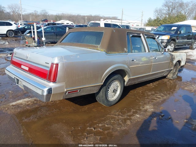 1986 Lincoln Town Car მანქანა იყიდება აუქციონზე, vin: 1LNBP96F6GY689151, აუქციონის ნომერი: 44328485