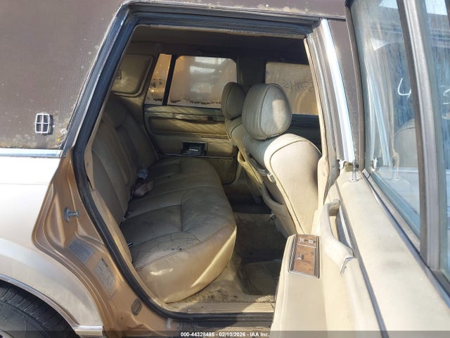 1986 Lincoln Town Car მანქანა იყიდება აუქციონზე, vin: 1LNBP96F6GY689151, აუქციონის ნომერი: 44328485