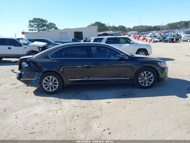 44328548 :رقم المزاد ، 1VWAT7A33HC052856 vin ، 2017 Volkswagen Passat 1.8t S مزاد بيع
