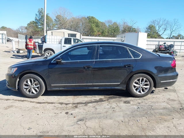44328548 :رقم المزاد ، 1VWAT7A33HC052856 vin ، 2017 Volkswagen Passat 1.8t S مزاد بيع