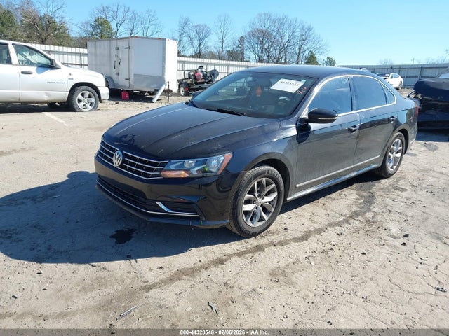 44328548 :رقم المزاد ، 1VWAT7A33HC052856 vin ، 2017 Volkswagen Passat 1.8t S مزاد بيع
