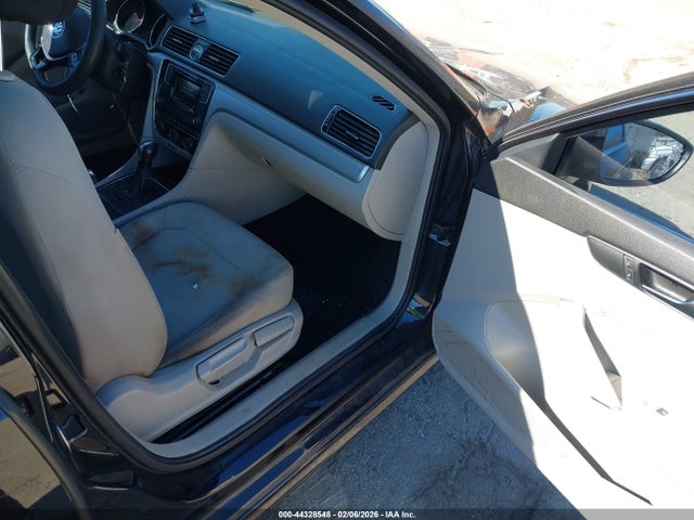 44328548 :رقم المزاد ، 1VWAT7A33HC052856 vin ، 2017 Volkswagen Passat 1.8t S مزاد بيع