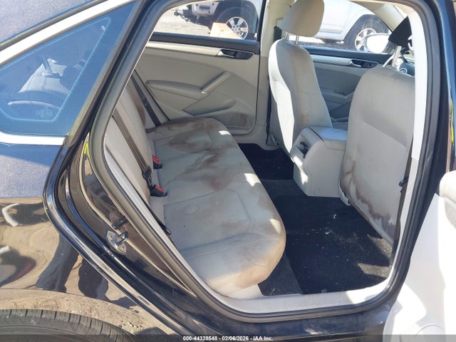 44328548 :رقم المزاد ، 1VWAT7A33HC052856 vin ، 2017 Volkswagen Passat 1.8t S مزاد بيع