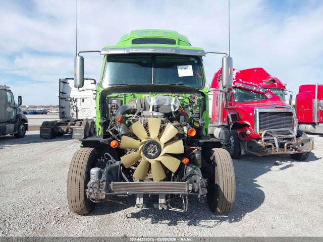 2022 Western Star 5700 Xe Set Back Axle W/sleeper მანქანა იყიდება აუქციონზე, vin: 5KJJBHDR9NLNN2546, აუქციონის ნომერი: 44328575