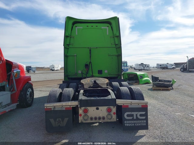 2022 Western Star 5700 Xe Set Back Axle W/sleeper მანქანა იყიდება აუქციონზე, vin: 5KJJBHDR9NLNN2546, აუქციონის ნომერი: 44328575