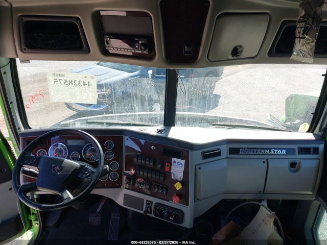 2022 Western Star 5700 Xe Set Back Axle W/sleeper მანქანა იყიდება აუქციონზე, vin: 5KJJBHDR9NLNN2546, აუქციონის ნომერი: 44328575