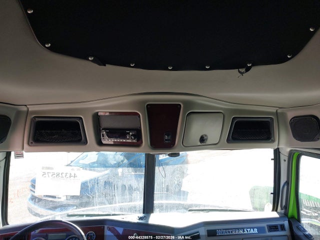 2022 Western Star 5700 Xe Set Back Axle W/sleeper მანქანა იყიდება აუქციონზე, vin: 5KJJBHDR9NLNN2546, აუქციონის ნომერი: 44328575
