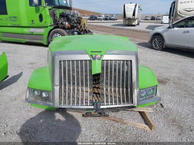 2022 Western Star 5700 Xe Set Back Axle W/sleeper მანქანა იყიდება აუქციონზე, vin: 5KJJBHDR9NLNN2546, აუქციონის ნომერი: 44328575