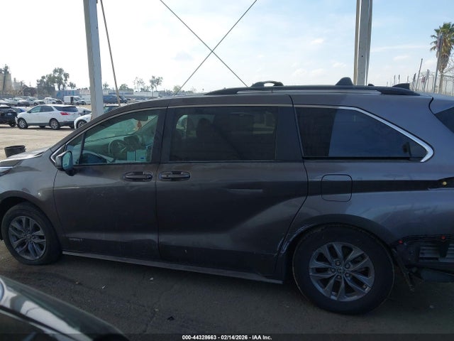 Toyota SIENNA LE 2021 5TDBRKEC0MS073840 Image 14