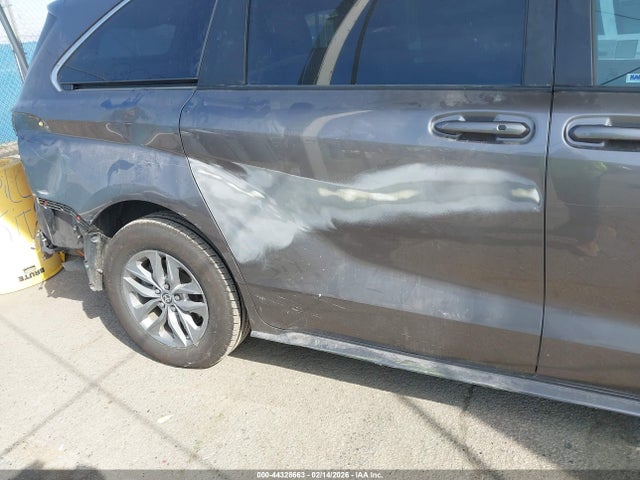 Toyota SIENNA LE 2021 5TDBRKEC0MS073840 Image 17