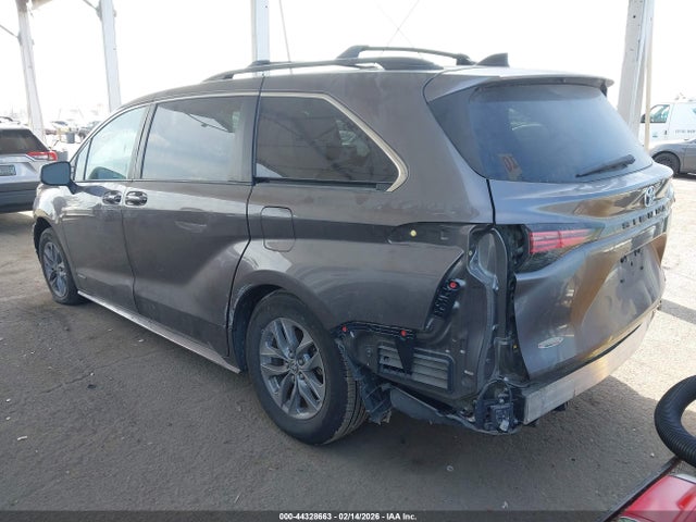 Toyota SIENNA LE 2021 5TDBRKEC0MS073840 Image 3