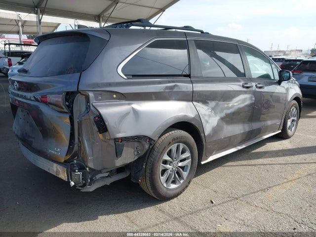 Toyota SIENNA LE 2021 5TDBRKEC0MS073840 Image 4