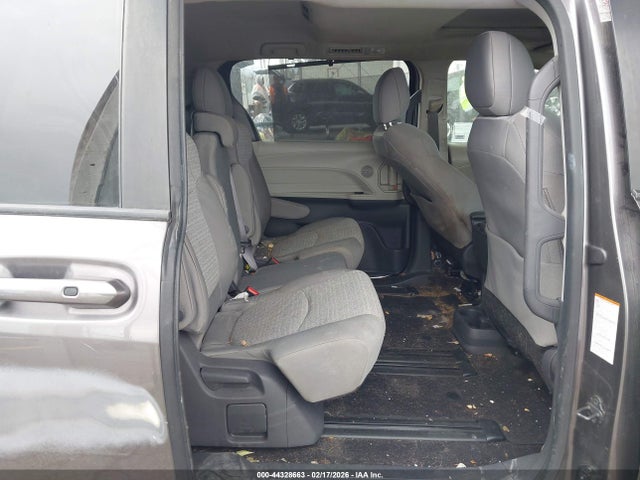 Toyota SIENNA LE 2021 5TDBRKEC0MS073840 Image 8