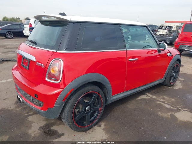 2008 MINI COOPER S WMWMF735X8TV37918 Photo 3